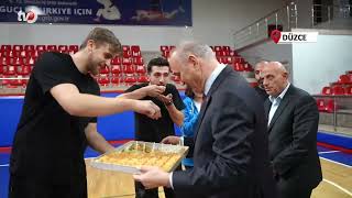 Başkan Özlü Voleybolcuların Ağzını Tatlandırdı