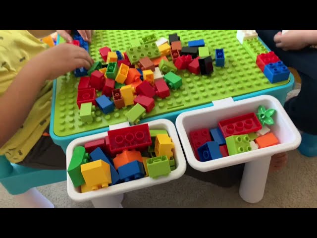 Vídeo relacionado con burgkidz Juego de Mesa Actividades Construccion Múltiples 5 en 1, Mesa y Silla Infantil con Bloques de Construcción Grandes de 128 Piezas, Juegos de Construcción para Niños, Azul