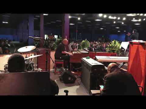 Bennett Paysinger - His Eye Is On The Sparrow - Organ solo | City Of Refuge Band (2017)