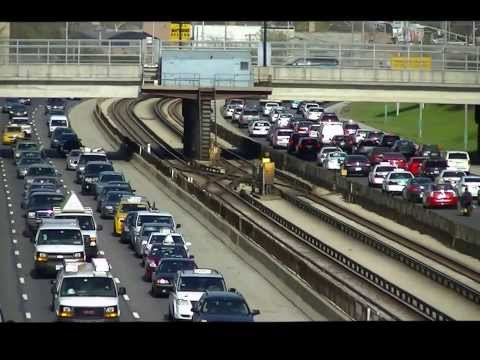 ASI TENIA QUE SER EL METROPOLITANO DE LIMA ,CON UN METRO Y NO BUSES .