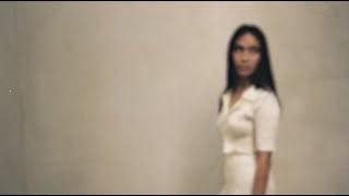 Download lagu NIKI - Milk Teeth mp3