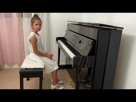 Andzhelina Poliakova 9 years . Rondo III , Clementi