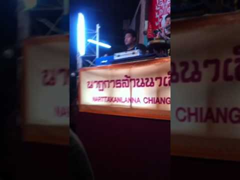 Lutas de Muay thai no Thaphae Boxing Stadium