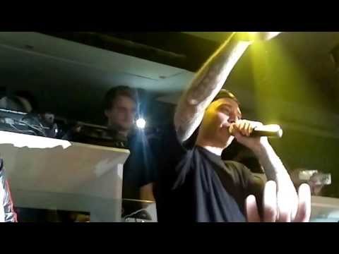 Fabri Fibra-DJ double S al berfi's Verona... 23-11-2013 Entrata Fabri Fibra