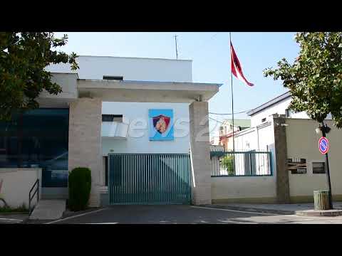 U gjet pa shenja jetë në rrugë. Me plagë në duar e kokë, policia e Elbasanit: 69-vjecari u vetëvra