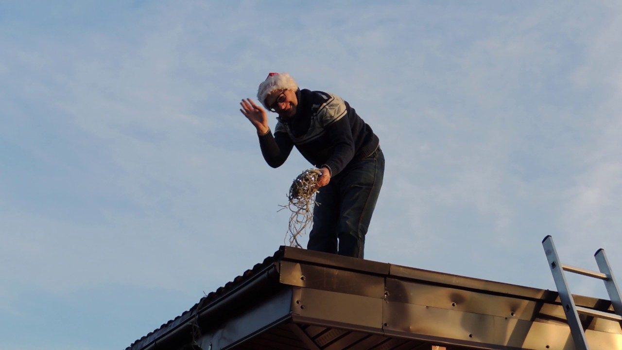 Rozpakowywanie ozdób świątecznych i pierwsze ozdabianie domu