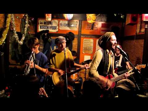 Byl Pes - U stromů se stává