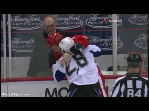 Brad May Vs Zenon Konopka 12/17/09