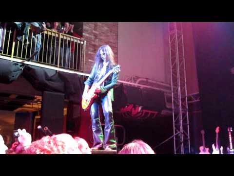 "Blow My Fuse" in HD - Kix 12/18/10 Baltimore, MD