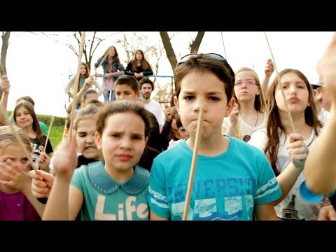 Stereo Banana - Lako je prutu da se sokoli