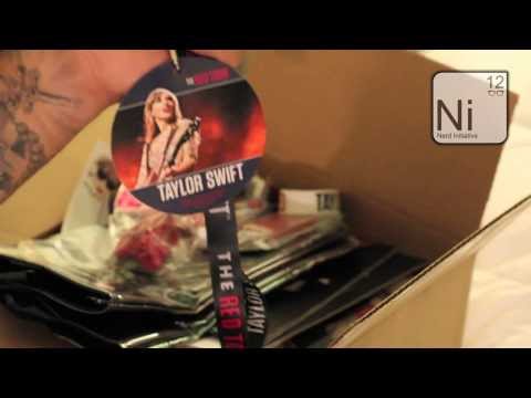 download lagu mp3 mp4 Taylor Swift Red Tour Merch, download lagu Taylor Swift Red Tour Merch gratis, unduh video klip Taylor Swift Red Tour Merch