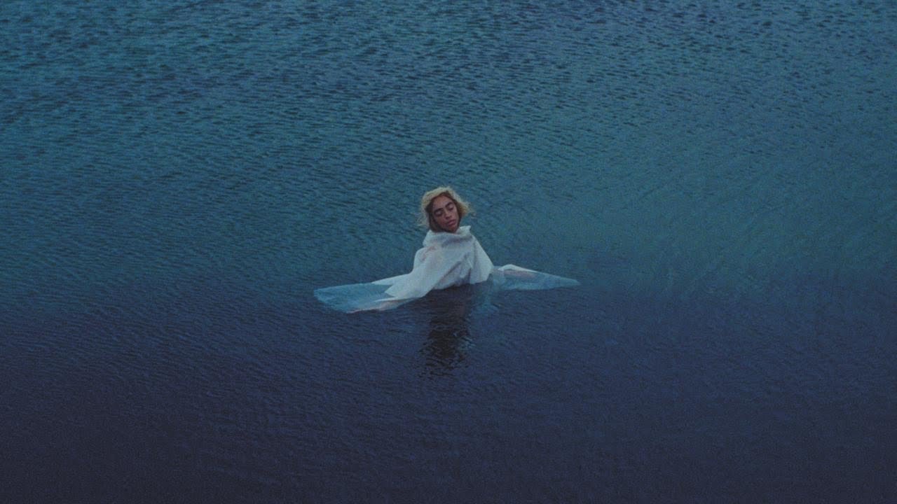 Miniature de la vidéo Kelsey Lu - So Help Me God (Short Film) du film So Help Me God