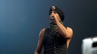 Download lagu Akshay Kumar's action packed Singh is King performance | IIFA Awards 2008 mp3