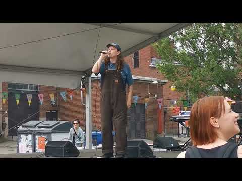 Sadboi Pesso - Vaaleenpunainen tuuli live @  Teurastamo, Helsinki 25.5.2024