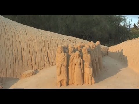 Sculptures in the sand at Eretz Israel M