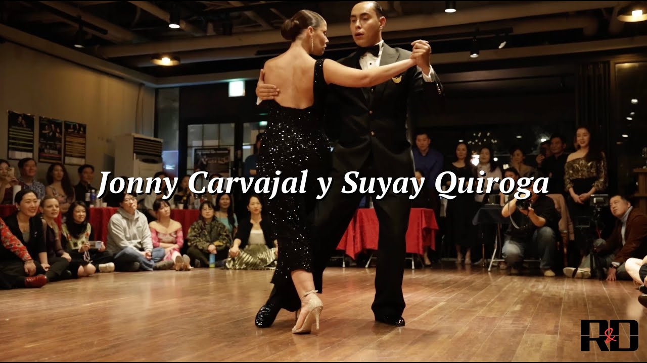 Jonny Carvajal y Suyay Quiroga 2/4 - Olvidame