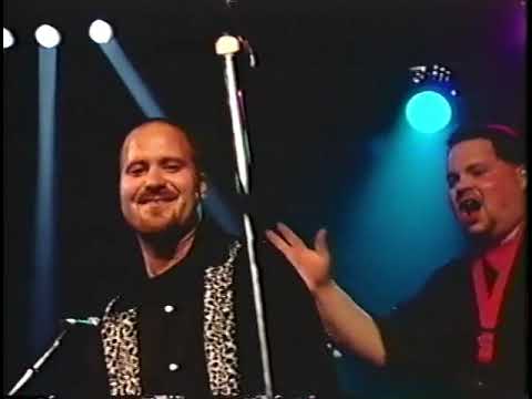 The Atomic Fireballs-Hit By A Brick-Live At The Double Door-Chicago-1999