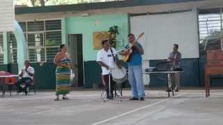 preview picture of video 'presidenta del comite de padres de fam cantando  comitancillo ixtepec oaxaca'