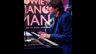 Clifford Slapper plays Lady Grinning Soul (solo piano)