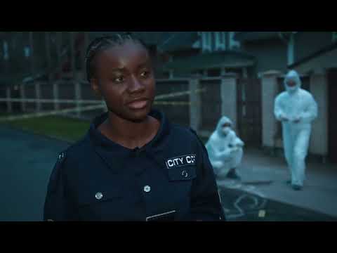 La pietra misteriosa delle rive del fiume: un portale verso un'altra dimensione con mostri