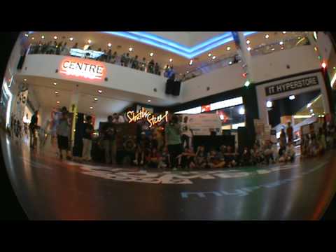 Floor Combat 2009 - Judges Showcase 2 Bgirl Battle 1 on1