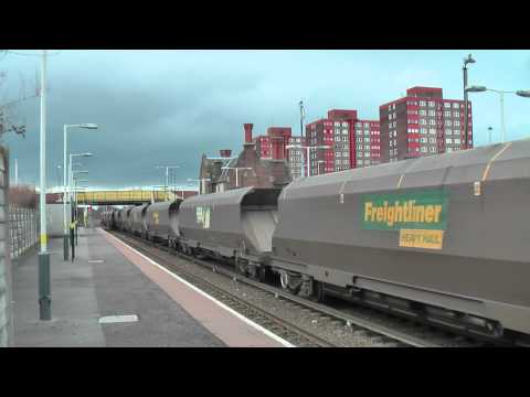 70010 on 6F02, 12:07, Ellesmere Port Manisty Wharf - Fiddlers Ferry Power Station