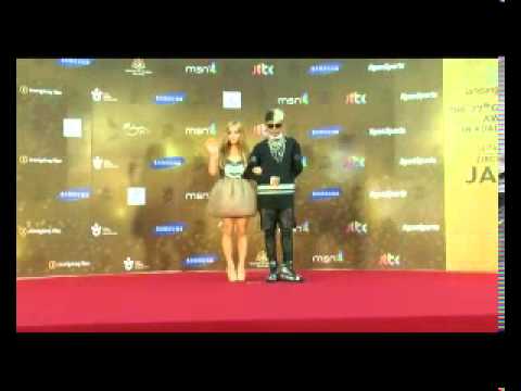 G-Dragon and Lee Hi on GDA Red carpet