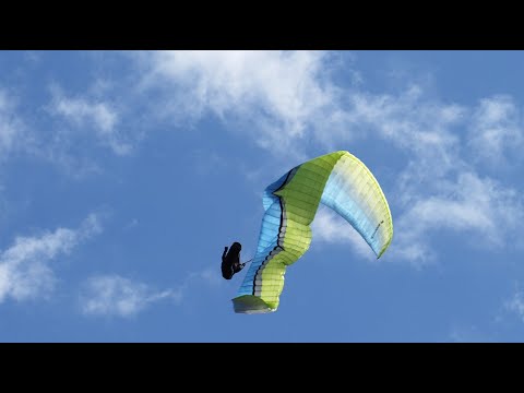 Massive Paragliding collapse in spring thermals