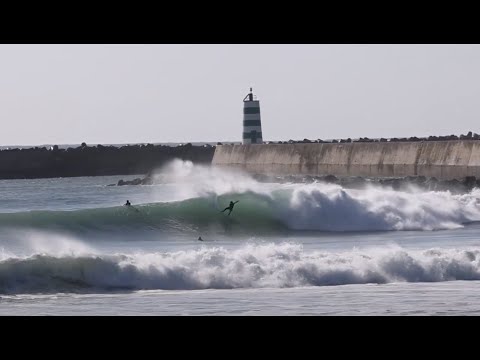 WSL Pros Warming Up In Peaky Wedges