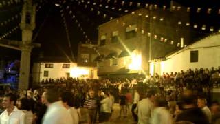 preview picture of video 'Castillo de Bayuela 2011 - Fiestas de la Virgen del Castillo - Esperando a las peñas'