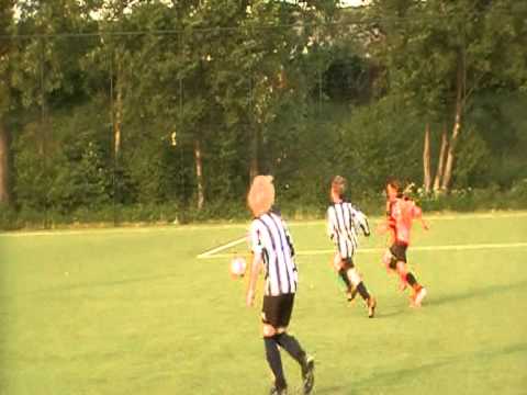 13 mei 2011 Hercules F4 - VV De Meern F7 3-2 2e goal Daan