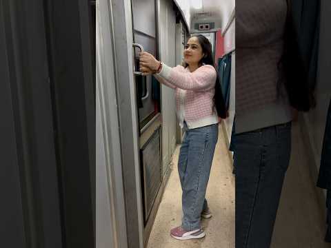 ट्रैन में मिला कमरा | Luxury Train Experience in India | First-Class Coupe Tour | Mini Vlog 2025