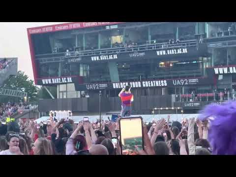 TREAT PEOPLE WITH KINDNESS - Harry Styles- 15/06/22