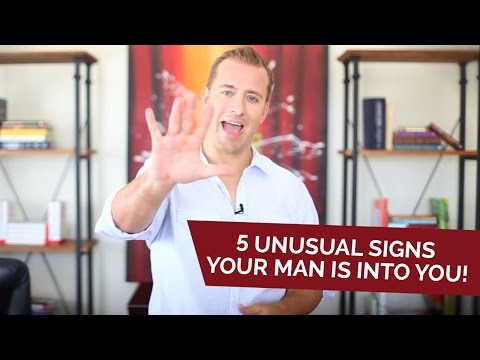 5個不尋常的信號，你的男人喜歡你! (5 Unusual Signs Your Man Is Into You!)