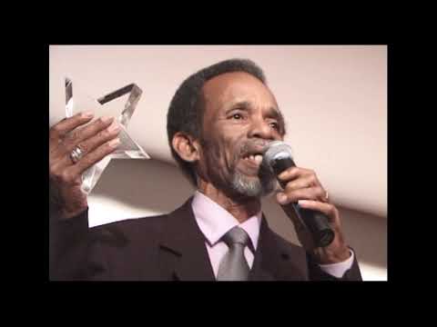 Lord Tanamo, presented with Cultural Icons Award at Delroy Wilson Tribute show - Toronto 2003