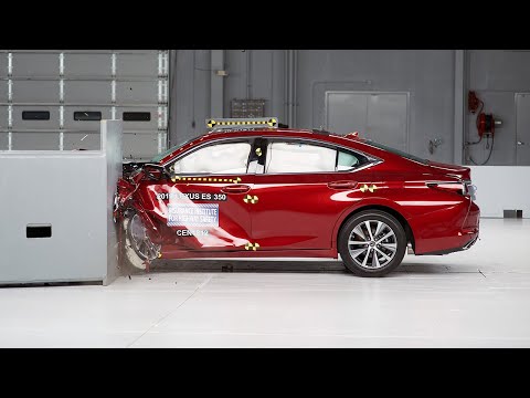 2019 Lexus ES 350 driver-side small overlap IIHS crash test