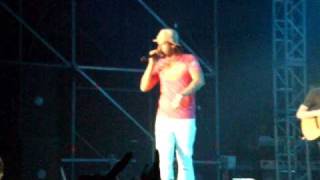 Arriba Extremoduro Melendi Concierto de Leon Zanfry