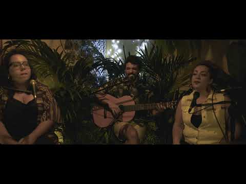 Maria al revès - Mundos Paralelos ft. Marta Santos y Carla Peraza