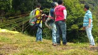 preview picture of video 'DESPEGUE DE BERTIL... PARAPENTE EN LA ARGENTINA...'