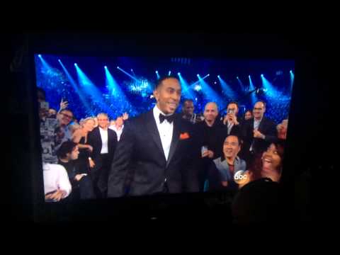 LADY TRIPS AND FALLS OVER CHRISSY TEIGEN'S DRESS ON LIVE TV @ 2015 BILLBOARD MUSIC AWARDS