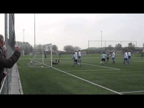 Tricht scoort de 1-0 tegen Ameide 2 (2 november 2013)