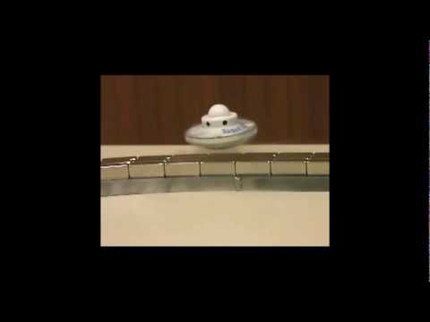 Schwebender Supraleiter im Schülerlabor