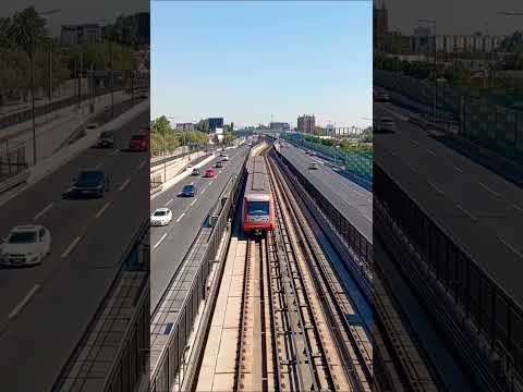 Metro de Santiago Línea 4A (AS02) en dirección a Estación La Granja