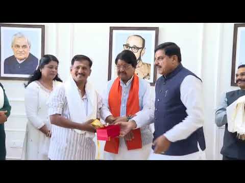 भारतीय जनता पार्टी के ‘‘भाजपा फॉर विकसित केरलम‘‘ कार्यक्रम के अंतर्गत केरल के निकायों के जनप्रतिनिधिगणों ने शनिवार को मुख्यमंत्री निवास पर मुख्यमंत्री डॉ. मोहन यादव से भेंटकर संवाद किया। इस दौरान मध्यप्रदेश शासन के मंत्री श्री कैलाश विजयवर्गीय उपस्थित रहे।