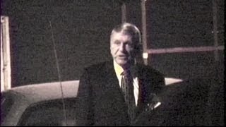 FRANK SINATRA leaves party in Palm Springs - 1995