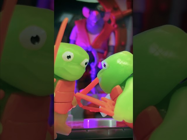 Vídeo relacionado con TORTUGAS NINJA - Pack de evolución Leonardo, Incluye Tortuga pre mutación, Figura básica y a Leonardo transformado, Liquido OOZE Que Hace Brillar Las Figuras, para niños de 4 años+, Famosa (TU819100)