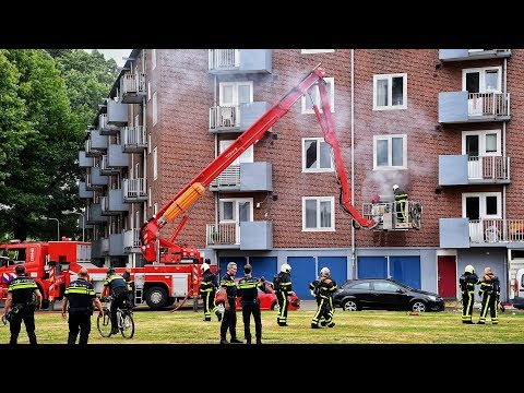 Middelbrand in flat aan de Generaal Smutslaan in Tilburg, persoon gewond na val - 01-08-2019