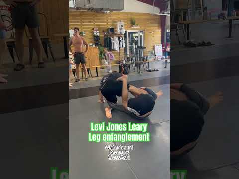 Levi Jones leg entanglement against Roberto Jimenez #bjj #cji