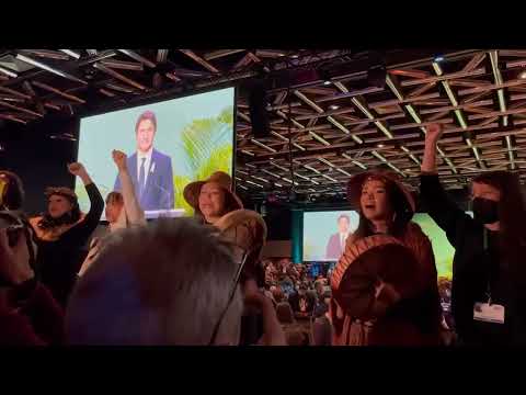 Singing overpowers Trudeau's speech during a U.N. conference | APTN News