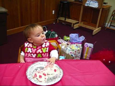 Amaryllis birthday party - cake time!